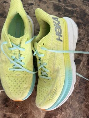 Hoka Clifton 9 women running sneakers sz 8,5